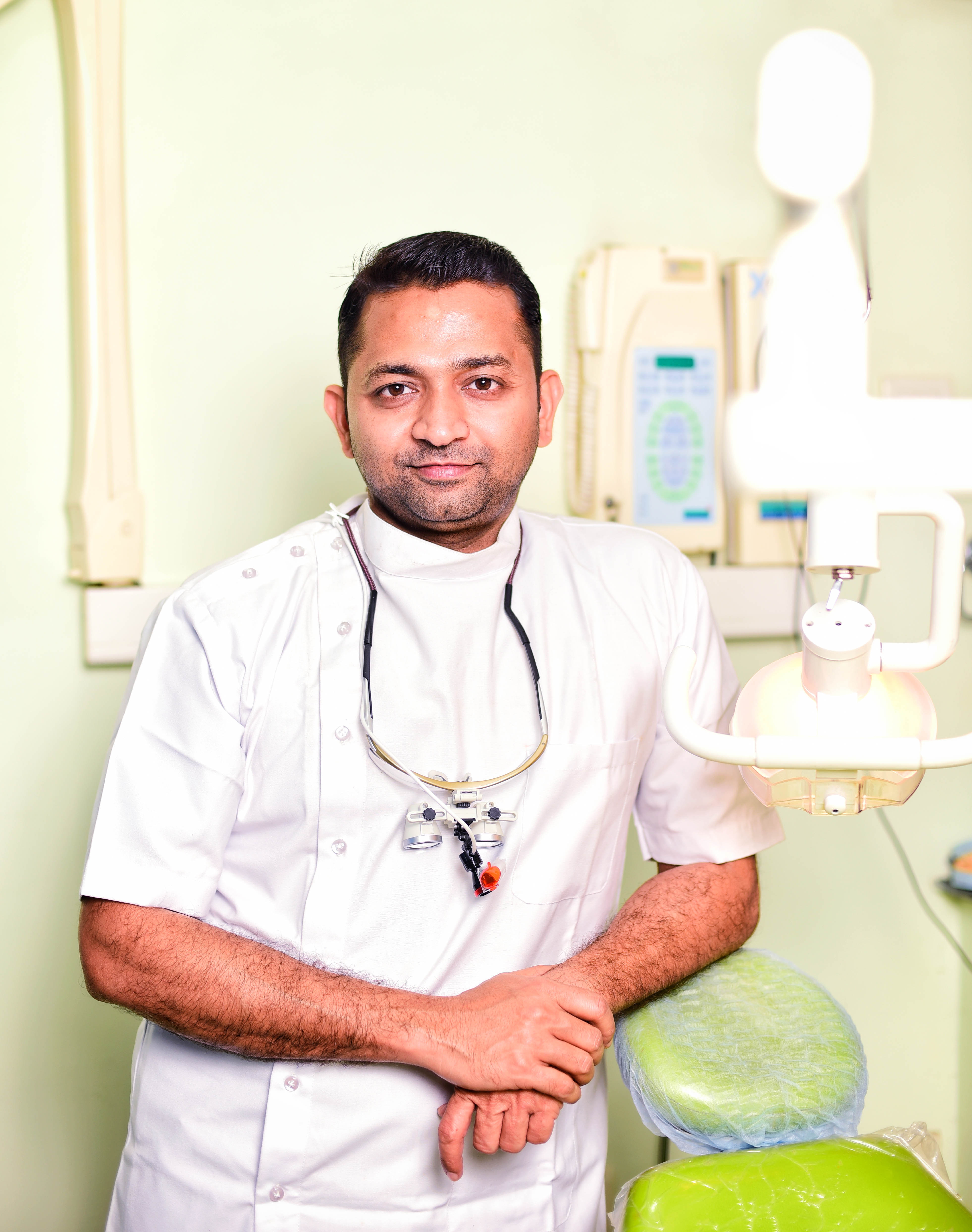 Book conservative dentist & endodontist Appointment. Book Doctor Counsultaion of Dr. Sudipto